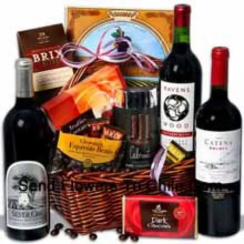 Esta exclusiva cesta de regalo incluye Ravenswood Cabernet Sauvignon - 750 ml, Catena Malbec Mendoza - 750 ml, Silver Oak Alexander Valley Cabernet Sauvignon - 750 ml, barra de chocolate negro Signature de Lake Champlain, granos de café espresso cubiertos de chocolate negro de Marich, Trufas Chocolatier Fantaisie de Guyaux Chocolates, galleta de vino de California de chocolate Mocha de Sacramento Cookie Co, palitos de gel de chocolate negro con sabor a Cabernet de Sweet Candy Co y Brix Bites de Brix. (El contenido de la cesta, incluido el vino, puede variar según la temporada y la ubicación de entrega. En caso de indisponibilidad de cierto producto, lo sustituiremos por un producto de igual o mayor valor)